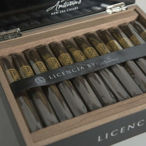 Licencia Particular Toro 24 Count Humidor Box