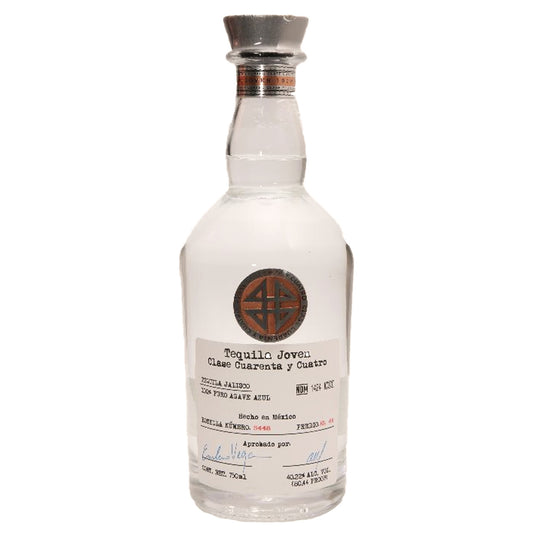 Tequila Clase Cuarenta y Cuatro 750mL