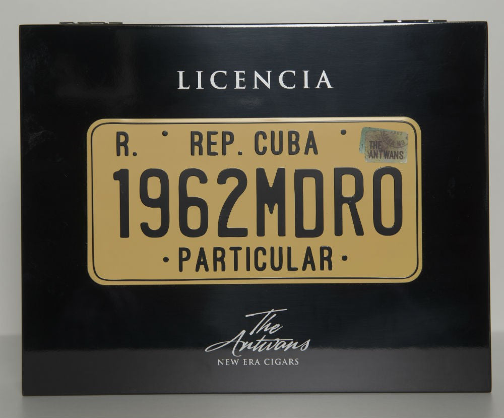 Licencia Particular Churchill 24 Count Humidor Box
