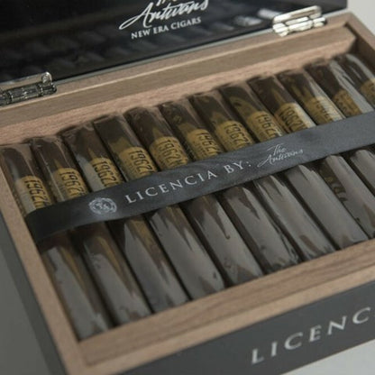 Licencia Particular Toro 24 Count Humidor Box